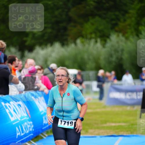 30.08.2026 - Elbe Triathlon Hamburg LAZAROV Photography http://msf.ph/oto/10067552 30.08.2026 12:24:26 Ziel 925, 1672, 1719 meine-sportfotos.de