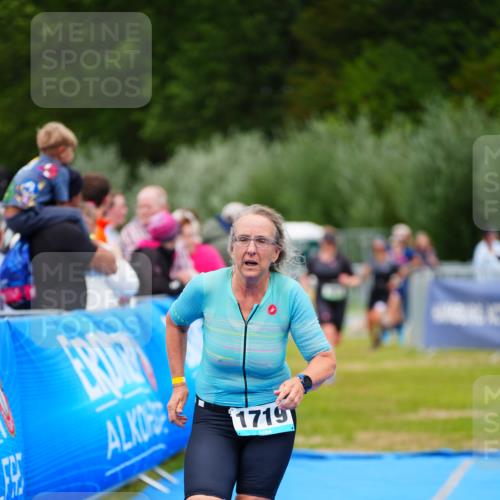 30.08.2026 - Elbe Triathlon Hamburg LAZAROV Photography http://msf.ph/oto/10067558 30.08.2026 12:24:26 Ziel 925, 1672, 1719 meine-sportfotos.de