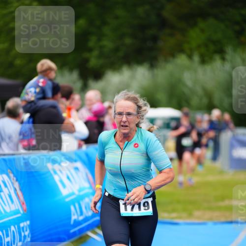 30.08.2026 - Elbe Triathlon Hamburg LAZAROV Photography http://msf.ph/oto/10067561 30.08.2026 12:24:26 Ziel 925, 1672, 1719 meine-sportfotos.de