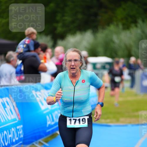 30.08.2026 - Elbe Triathlon Hamburg LAZAROV Photography http://msf.ph/oto/10067563 30.08.2026 12:24:27 Ziel 925, 1672, 1719 meine-sportfotos.de
