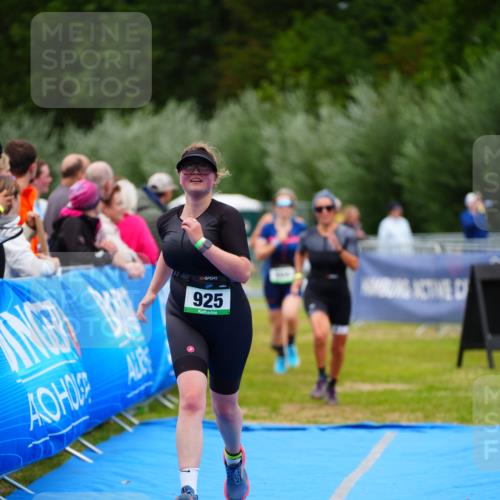 30.08.2026 - Elbe Triathlon Hamburg LAZAROV Photography http://msf.ph/oto/10067568 30.08.2026 12:24:31 Ziel 804, 925, 1672, 1700 meine-sportfotos.de