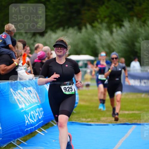 30.08.2026 - Elbe Triathlon Hamburg LAZAROV Photography http://msf.ph/oto/10067577 30.08.2026 12:24:32 Ziel 804, 925, 1672, 1700 meine-sportfotos.de