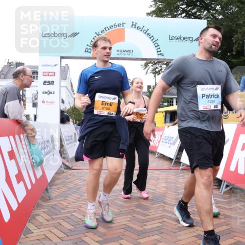 30.08.2026 - Blankeneser Heldenlauf Lena Gebhardt http://msf.ph/oto/10067579 30.08.2026 13:07:32 Ziel 2099, 2100, 2101, 4291, 4292 meine-sportfotos.de