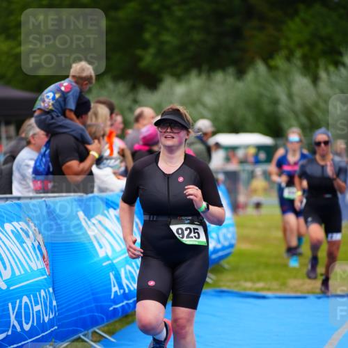 30.08.2026 - Elbe Triathlon Hamburg LAZAROV Photography http://msf.ph/oto/10067580 30.08.2026 12:24:32 Ziel 804, 925, 1672, 1700 meine-sportfotos.de