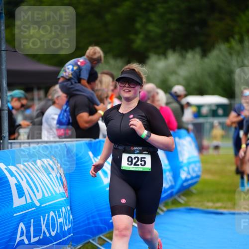 30.08.2026 - Elbe Triathlon Hamburg LAZAROV Photography http://msf.ph/oto/10067583 30.08.2026 12:24:32 Ziel 804, 925, 1672, 1700 meine-sportfotos.de