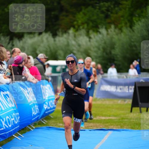 30.08.2026 - Elbe Triathlon Hamburg LAZAROV Photography http://msf.ph/oto/10067592 30.08.2026 12:24:33 Ziel 804, 925, 1672, 1700 meine-sportfotos.de
