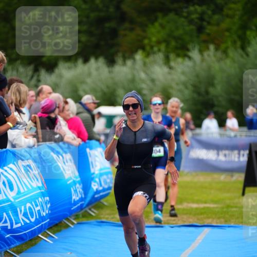 30.08.2026 - Elbe Triathlon Hamburg LAZAROV Photography http://msf.ph/oto/10067594 30.08.2026 12:24:33 Ziel 804, 925, 1672, 1700 meine-sportfotos.de