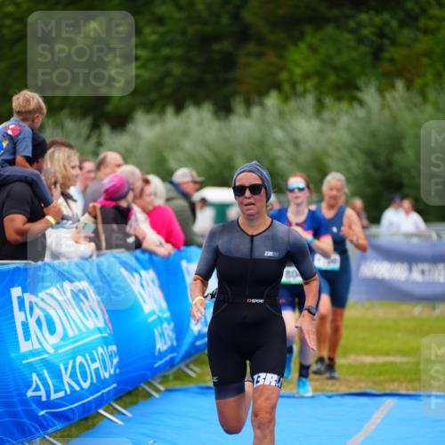 30.08.2026 - Elbe Triathlon Hamburg LAZAROV Photography http://msf.ph/oto/10067596 30.08.2026 12:24:34 Ziel 804, 925, 1672, 1700 meine-sportfotos.de