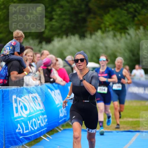 30.08.2026 - Elbe Triathlon Hamburg LAZAROV Photography http://msf.ph/oto/10067599 30.08.2026 12:24:34 Ziel 804, 925, 1672, 1700 meine-sportfotos.de