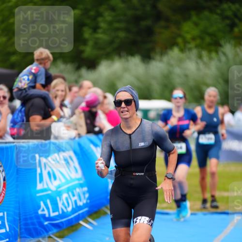 30.08.2026 - Elbe Triathlon Hamburg LAZAROV Photography http://msf.ph/oto/10067602 30.08.2026 12:24:34 Ziel 804, 925, 1672, 1700 meine-sportfotos.de
