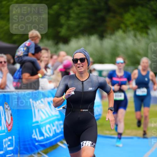 30.08.2026 - Elbe Triathlon Hamburg LAZAROV Photography http://msf.ph/oto/10067604 30.08.2026 12:24:34 Ziel 804, 925, 1672, 1700 meine-sportfotos.de