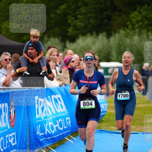30.08.2026 - Elbe Triathlon Hamburg LAZAROV Photography http://msf.ph/oto/10067618 30.08.2026 12:24:36 Ziel 804, 925, 1672, 1700 meine-sportfotos.de