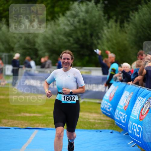 30.08.2026 - Elbe Triathlon Hamburg LAZAROV Photography http://msf.ph/oto/10067637 30.08.2026 12:24:45 Ziel 1602 meine-sportfotos.de