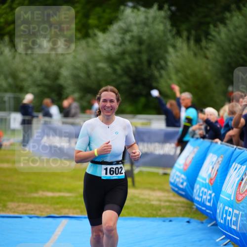 30.08.2026 - Elbe Triathlon Hamburg LAZAROV Photography http://msf.ph/oto/10067639 30.08.2026 12:24:45 Ziel 1602 meine-sportfotos.de