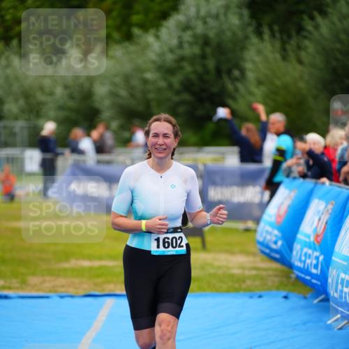 30.08.2026 - Elbe Triathlon Hamburg LAZAROV Photography http://msf.ph/oto/10067642 30.08.2026 12:24:45 Ziel 1602 meine-sportfotos.de