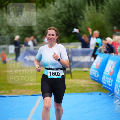 30.08.2026 - Elbe Triathlon Hamburg LAZAROV Photography http://msf.ph/oto/10067644 30.08.2026 12:24:45 Ziel 1602 meine-sportfotos.de