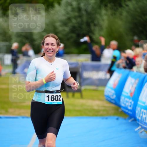 30.08.2026 - Elbe Triathlon Hamburg LAZAROV Photography http://msf.ph/oto/10067649 30.08.2026 12:24:46 Ziel 1602 meine-sportfotos.de