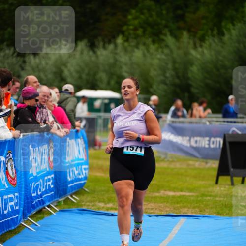 30.08.2026 - Elbe Triathlon Hamburg LAZAROV Photography http://msf.ph/oto/10067671 30.08.2026 12:24:53 Ziel 1571 meine-sportfotos.de
