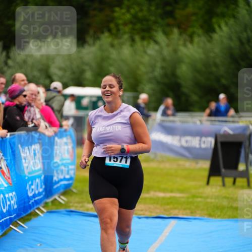 30.08.2026 - Elbe Triathlon Hamburg LAZAROV Photography http://msf.ph/oto/10067678 30.08.2026 12:24:54 Ziel 1571 meine-sportfotos.de