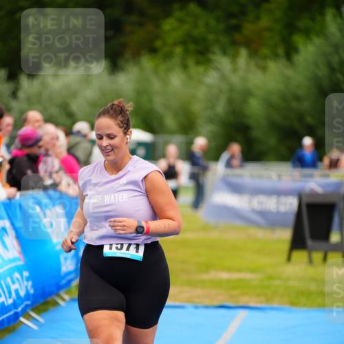 30.08.2026 - Elbe Triathlon Hamburg LAZAROV Photography http://msf.ph/oto/10067684 30.08.2026 12:24:55 Ziel 1571 meine-sportfotos.de