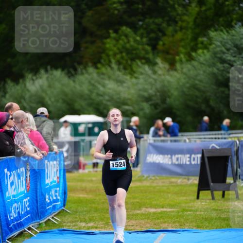 30.08.2026 - Elbe Triathlon Hamburg LAZAROV Photography http://msf.ph/oto/10067719 30.08.2026 12:25:02 Ziel 1524 meine-sportfotos.de