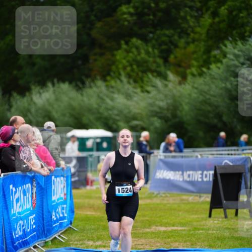 30.08.2026 - Elbe Triathlon Hamburg LAZAROV Photography http://msf.ph/oto/10067721 30.08.2026 12:25:03 Ziel 1524 meine-sportfotos.de