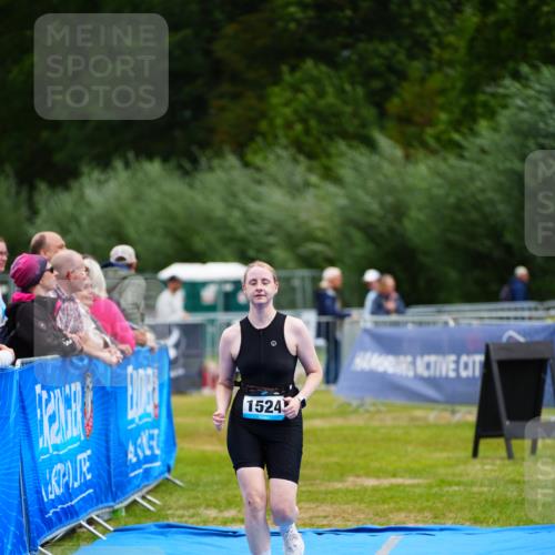 30.08.2026 - Elbe Triathlon Hamburg LAZAROV Photography http://msf.ph/oto/10067727 30.08.2026 12:25:03 Ziel 1524 meine-sportfotos.de