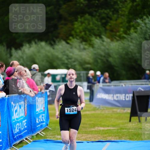 30.08.2026 - Elbe Triathlon Hamburg LAZAROV Photography http://msf.ph/oto/10067733 30.08.2026 12:25:03 Ziel 1524 meine-sportfotos.de