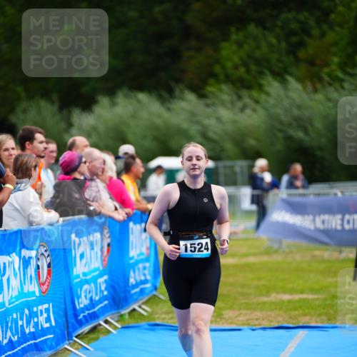 30.08.2026 - Elbe Triathlon Hamburg LAZAROV Photography http://msf.ph/oto/10067741 30.08.2026 12:25:04 Ziel 1524 meine-sportfotos.de