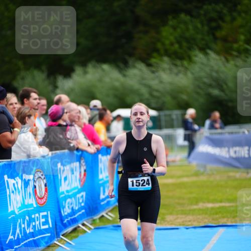 30.08.2026 - Elbe Triathlon Hamburg LAZAROV Photography http://msf.ph/oto/10067744 30.08.2026 12:25:04 Ziel 1524 meine-sportfotos.de
