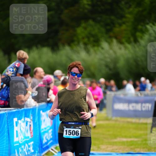 30.08.2026 - Elbe Triathlon Hamburg LAZAROV Photography http://msf.ph/oto/10067760 30.08.2026 12:25:27 Ziel 1506, 1582, 1636 meine-sportfotos.de