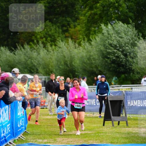30.08.2026 - Elbe Triathlon Hamburg LAZAROV Photography http://msf.ph/oto/10067776 30.08.2026 12:25:30 Ziel 1506, 1582, 1585, 1636 meine-sportfotos.de