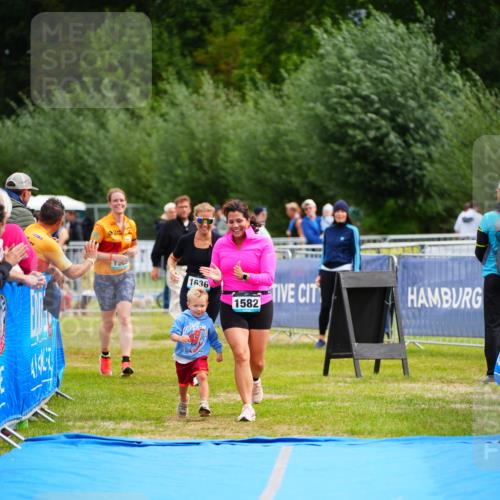 30.08.2026 - Elbe Triathlon Hamburg LAZAROV Photography http://msf.ph/oto/10067785 30.08.2026 12:25:31 Ziel 1506, 1582, 1585, 1636 meine-sportfotos.de