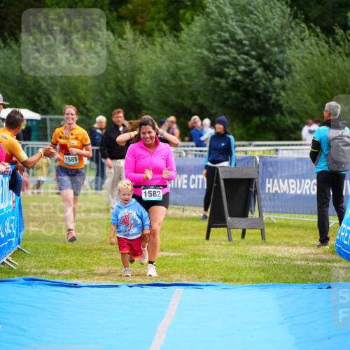 30.08.2026 - Elbe Triathlon Hamburg LAZAROV Photography http://msf.ph/oto/10067791 30.08.2026 12:25:31 Ziel 1506, 1582, 1585, 1636 meine-sportfotos.de