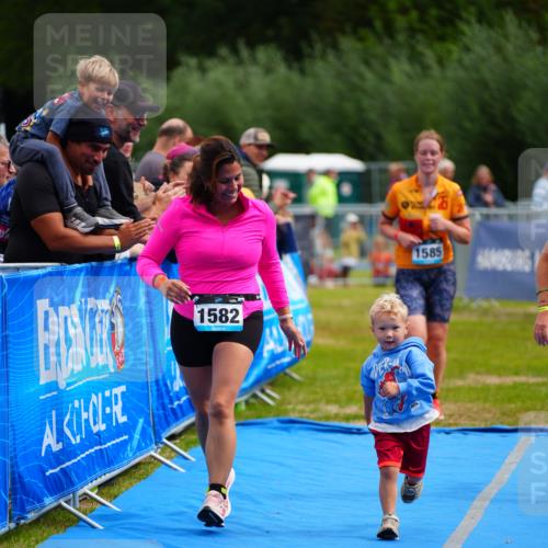 30.08.2026 - Elbe Triathlon Hamburg LAZAROV Photography http://msf.ph/oto/10067796 30.08.2026 12:25:34 Ziel 1582, 1585, 1636 meine-sportfotos.de