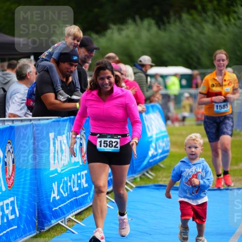 30.08.2026 - Elbe Triathlon Hamburg LAZAROV Photography http://msf.ph/oto/10067802 30.08.2026 12:25:34 Ziel 1582, 1585, 1636 meine-sportfotos.de