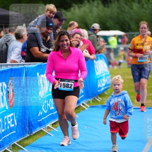 30.08.2026 - Elbe Triathlon Hamburg LAZAROV Photography http://msf.ph/oto/10067804 30.08.2026 12:25:35 Ziel 1582, 1585, 1636 meine-sportfotos.de