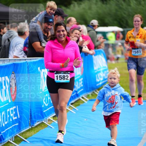 30.08.2026 - Elbe Triathlon Hamburg LAZAROV Photography http://msf.ph/oto/10067808 30.08.2026 12:25:35 Ziel 1582, 1585, 1636 meine-sportfotos.de