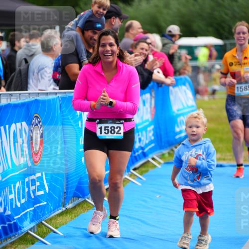 30.08.2026 - Elbe Triathlon Hamburg LAZAROV Photography http://msf.ph/oto/10067810 30.08.2026 12:25:35 Ziel 1582, 1585, 1636 meine-sportfotos.de