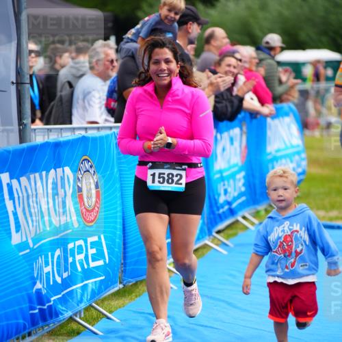 30.08.2026 - Elbe Triathlon Hamburg LAZAROV Photography http://msf.ph/oto/10067813 30.08.2026 12:25:35 Ziel 1582, 1585, 1636 meine-sportfotos.de