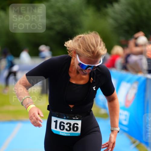30.08.2026 - Elbe Triathlon Hamburg LAZAROV Photography http://msf.ph/oto/10067826 30.08.2026 12:25:37 Ziel 1582, 1585, 1636 meine-sportfotos.de