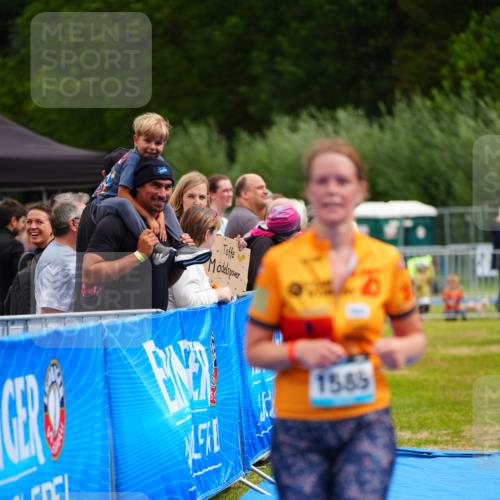 30.08.2026 - Elbe Triathlon Hamburg LAZAROV Photography http://msf.ph/oto/10067835 30.08.2026 12:25:38 Ziel 1582, 1585, 1636 meine-sportfotos.de
