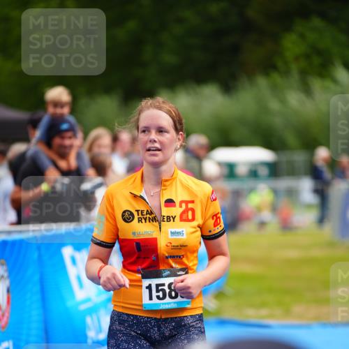 30.08.2026 - Elbe Triathlon Hamburg LAZAROV Photography http://msf.ph/oto/10067837 30.08.2026 12:25:39 Ziel 1582, 1585, 1636 meine-sportfotos.de