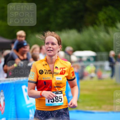 30.08.2026 - Elbe Triathlon Hamburg LAZAROV Photography http://msf.ph/oto/10067840 30.08.2026 12:25:39 Ziel 1582, 1585, 1636 meine-sportfotos.de