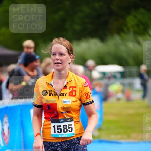 30.08.2026 - Elbe Triathlon Hamburg LAZAROV Photography http://msf.ph/oto/10067844 30.08.2026 12:25:39 Ziel 1582, 1585, 1636 meine-sportfotos.de