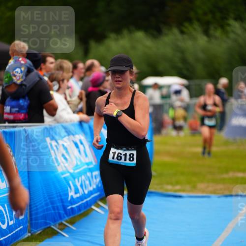 30.08.2026 - Elbe Triathlon Hamburg LAZAROV Photography http://msf.ph/oto/10067921 30.08.2026 12:26:02 Ziel 1618, 1638, 1714 meine-sportfotos.de