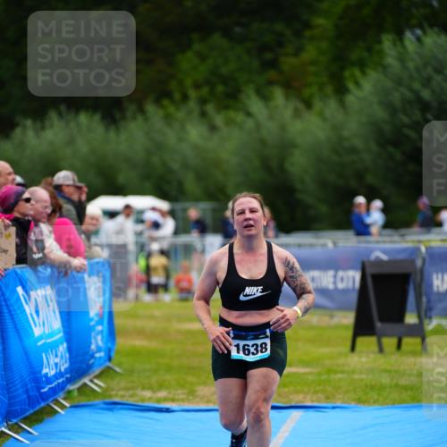 30.08.2026 - Elbe Triathlon Hamburg LAZAROV Photography http://msf.ph/oto/10067924 30.08.2026 12:26:08 Ziel 1638 meine-sportfotos.de