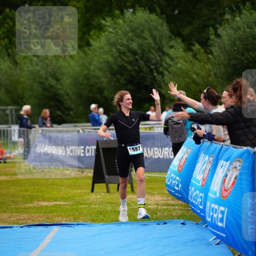 30.08.2026 - Elbe Triathlon Hamburg LAZAROV Photography http://msf.ph/oto/10067947 30.08.2026 12:26:17 Ziel 1557 meine-sportfotos.de