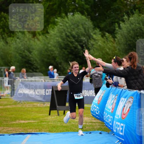 30.08.2026 - Elbe Triathlon Hamburg LAZAROV Photography http://msf.ph/oto/10067950 30.08.2026 12:26:17 Ziel 1557 meine-sportfotos.de