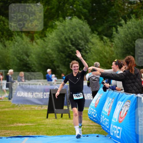30.08.2026 - Elbe Triathlon Hamburg LAZAROV Photography http://msf.ph/oto/10067952 30.08.2026 12:26:17 Ziel 1557 meine-sportfotos.de